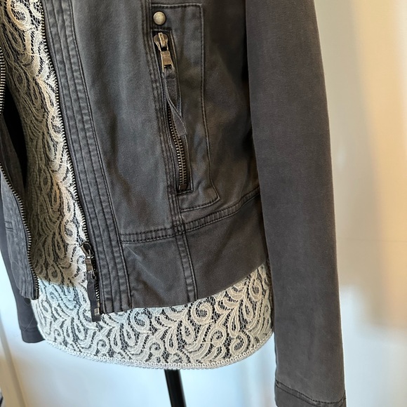 Black jacket - Picture 6 of 15